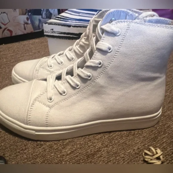 DV by Dolce Vita high-top sneaker for women size 8 BRAND NEW IN THE BOX - Picture 5 of 7